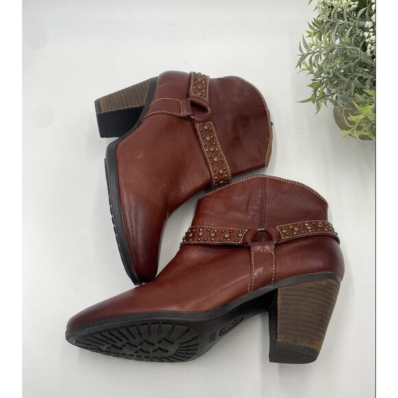 SOFT Boots Brown Red Leather Ankle Bootie Side Zip Western Harness Style 8.5W - Picture 2 of 12